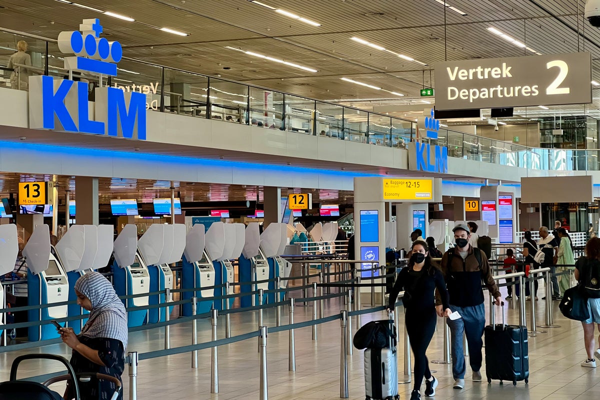 Review KLM’s new Premium Comfort cabin on the Boeing 78710 Dreamliner