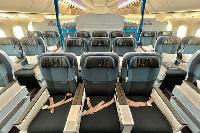 Review: KLM’s new Premium Comfort cabin on the Boeing 787-10 Dreamliner ...