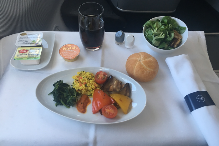 Flying as a vegan? TPG rates the offerings of major airlines