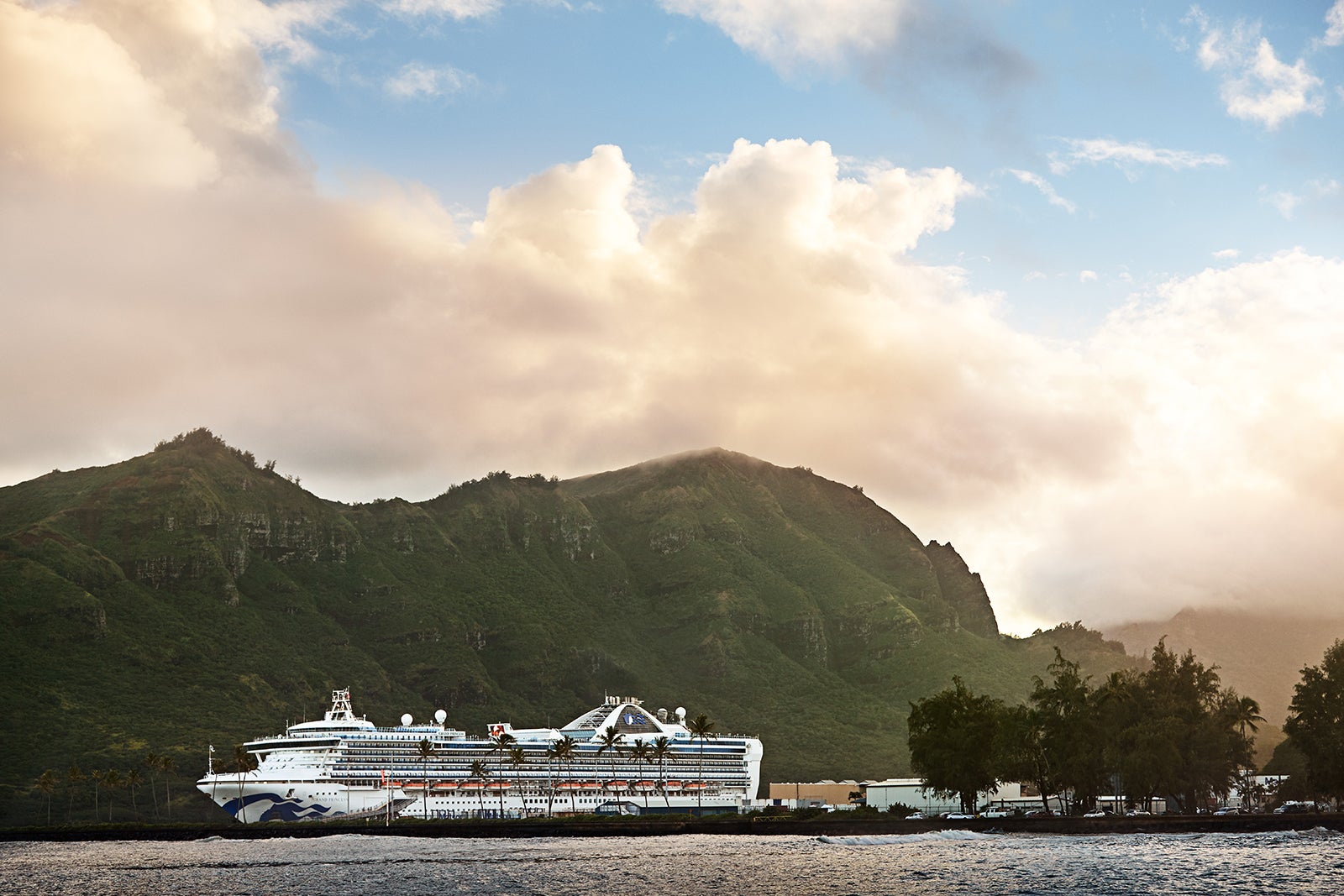 small ship cruises around the hawaiian islands