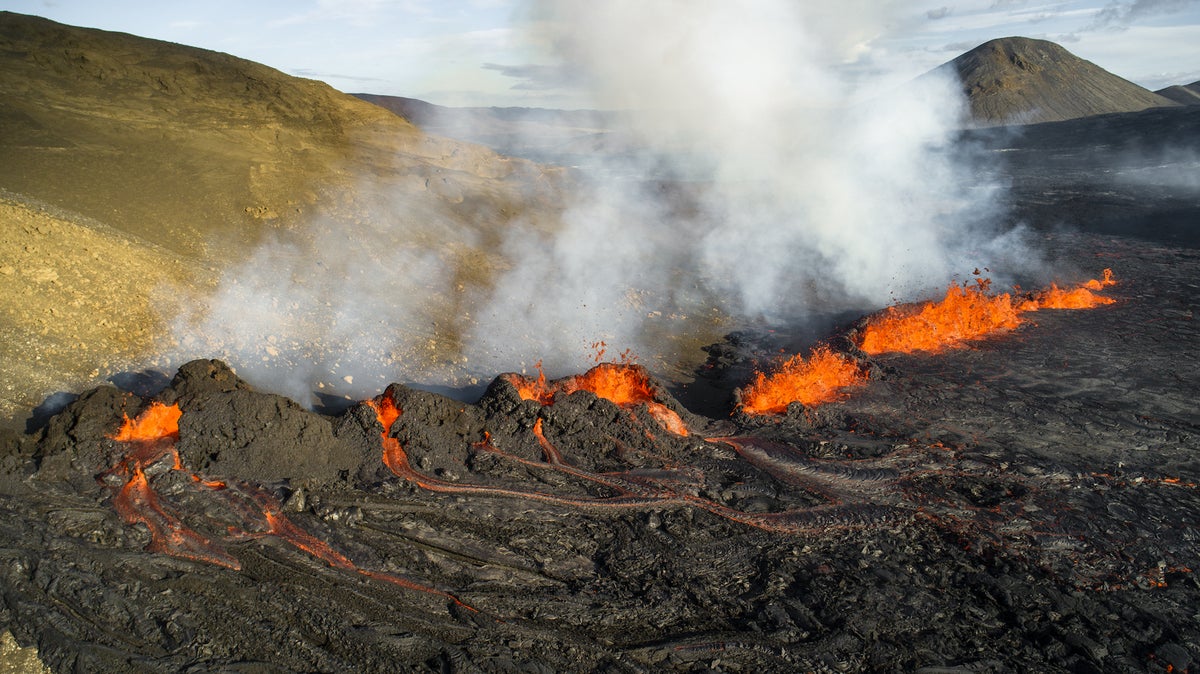 Iceland volcano eruption: Safety steps to take if you're visiting - The ...