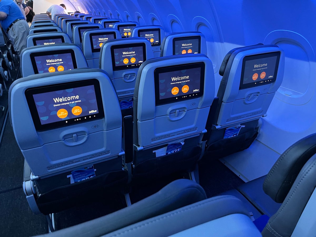 JetBlue inaugural flight from Boston to London lands at Gatwick - The ...