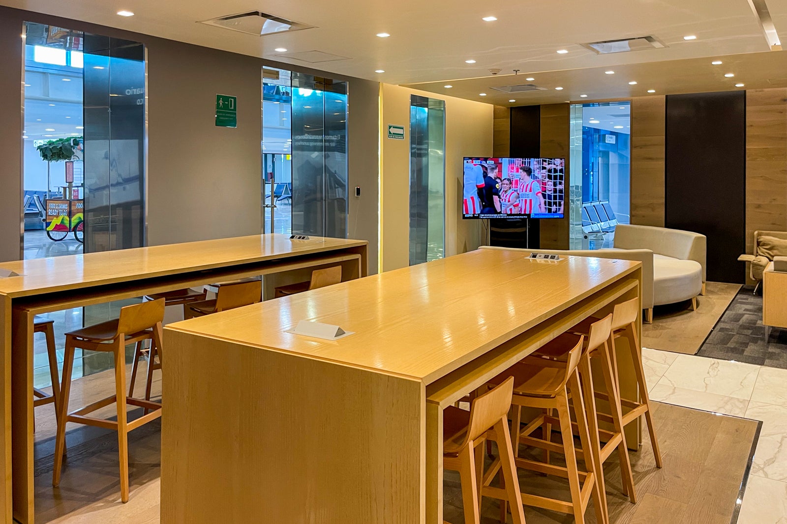 United Airbus A320 business class review - The Points Guy