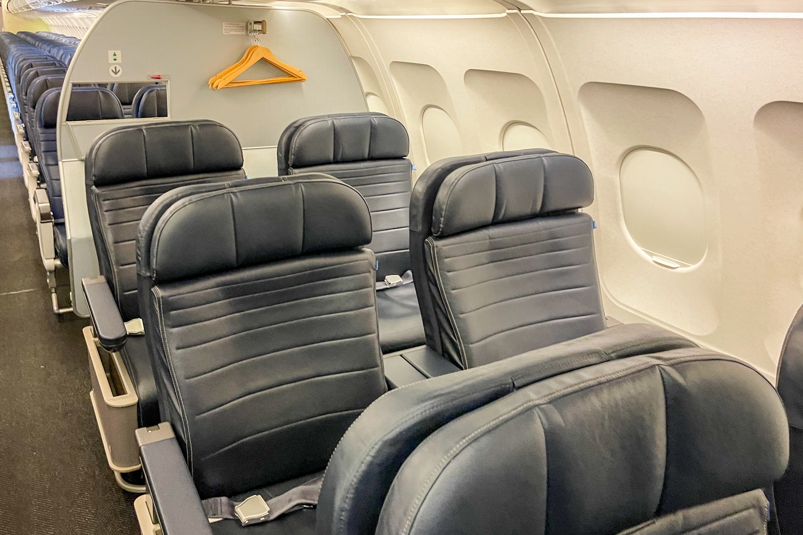 An Easy Weekday Upgrade A Review Of United Business On The A320 From 