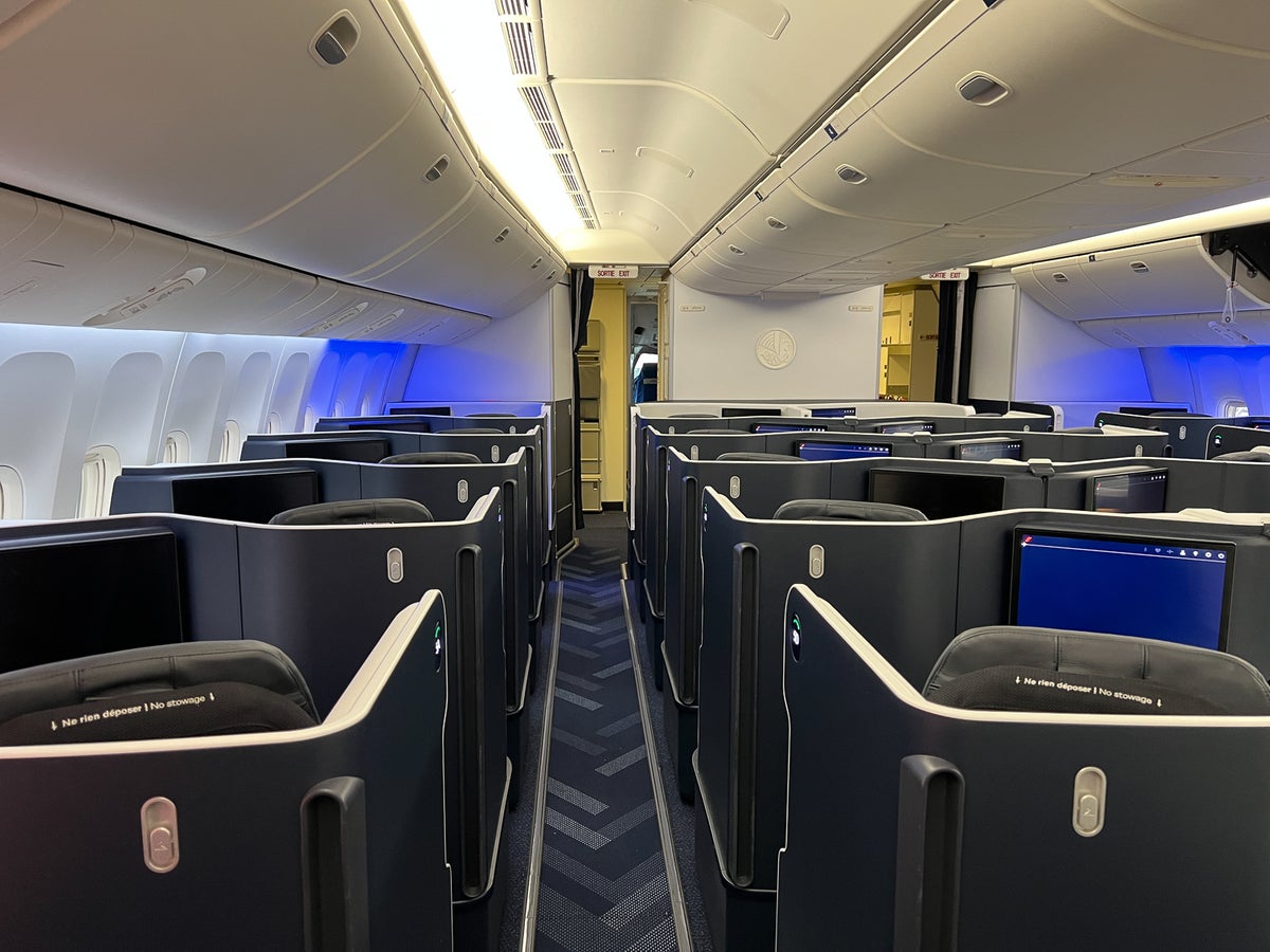 Doors, wireless charging and 4K video: A first look at Air France's new ...