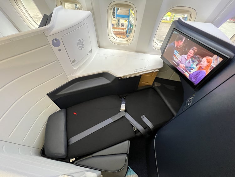 Doors Wireless Charging And 4k Video A First Look At Air France S New Boeing 777 Business