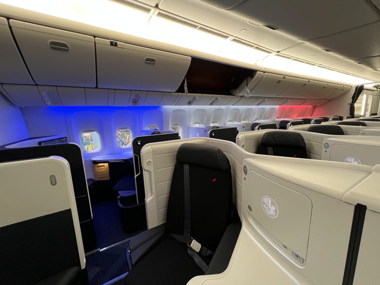 Doors, wireless charging and 4K video: A first look at Air France's new ...