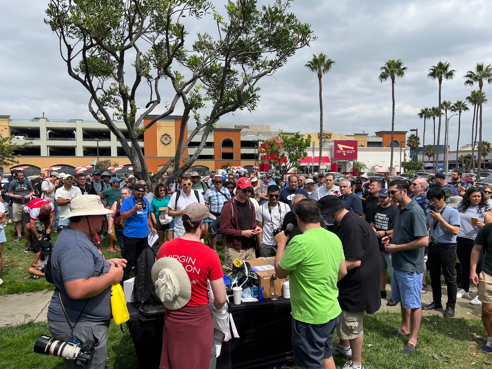 Hundreds of AvGeeks descend on LAX for annual ritual of burgers and plane spotti..