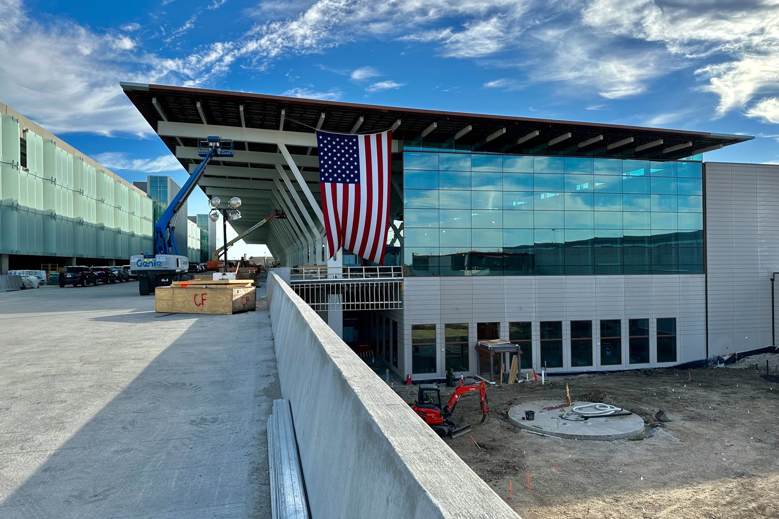 KCI welcomes the first flyers into a new airport terminal showing