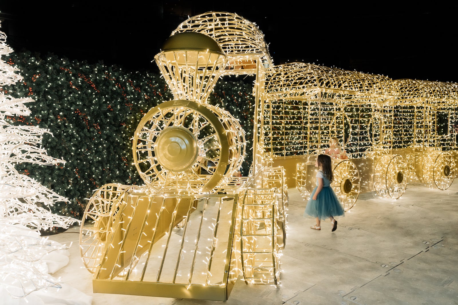 World's Largest Christmas Gentle Maze Coming to Resorts World Las Vegas