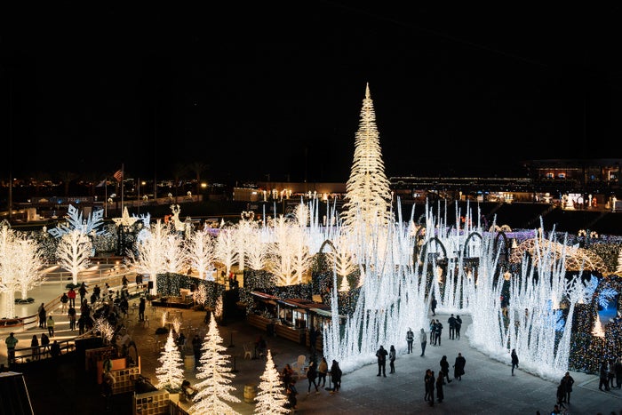 Enchant World s Largest Christmas Light Maze Coming To Resorts World 