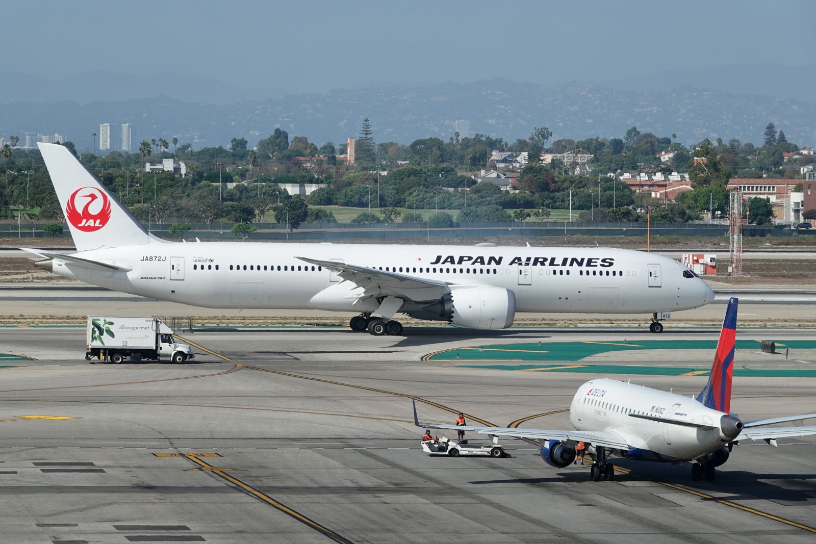 Japan Airlines JAL Boeing 787 Dreamliner Delta