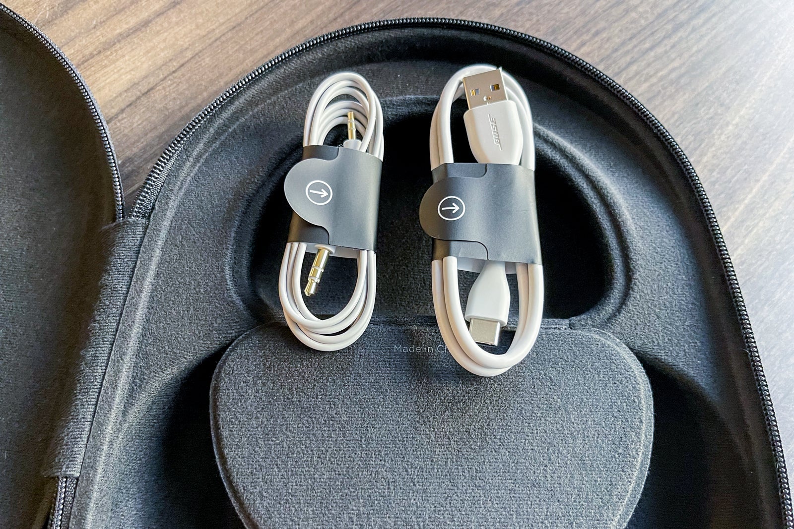 Bose 700 headphones wires