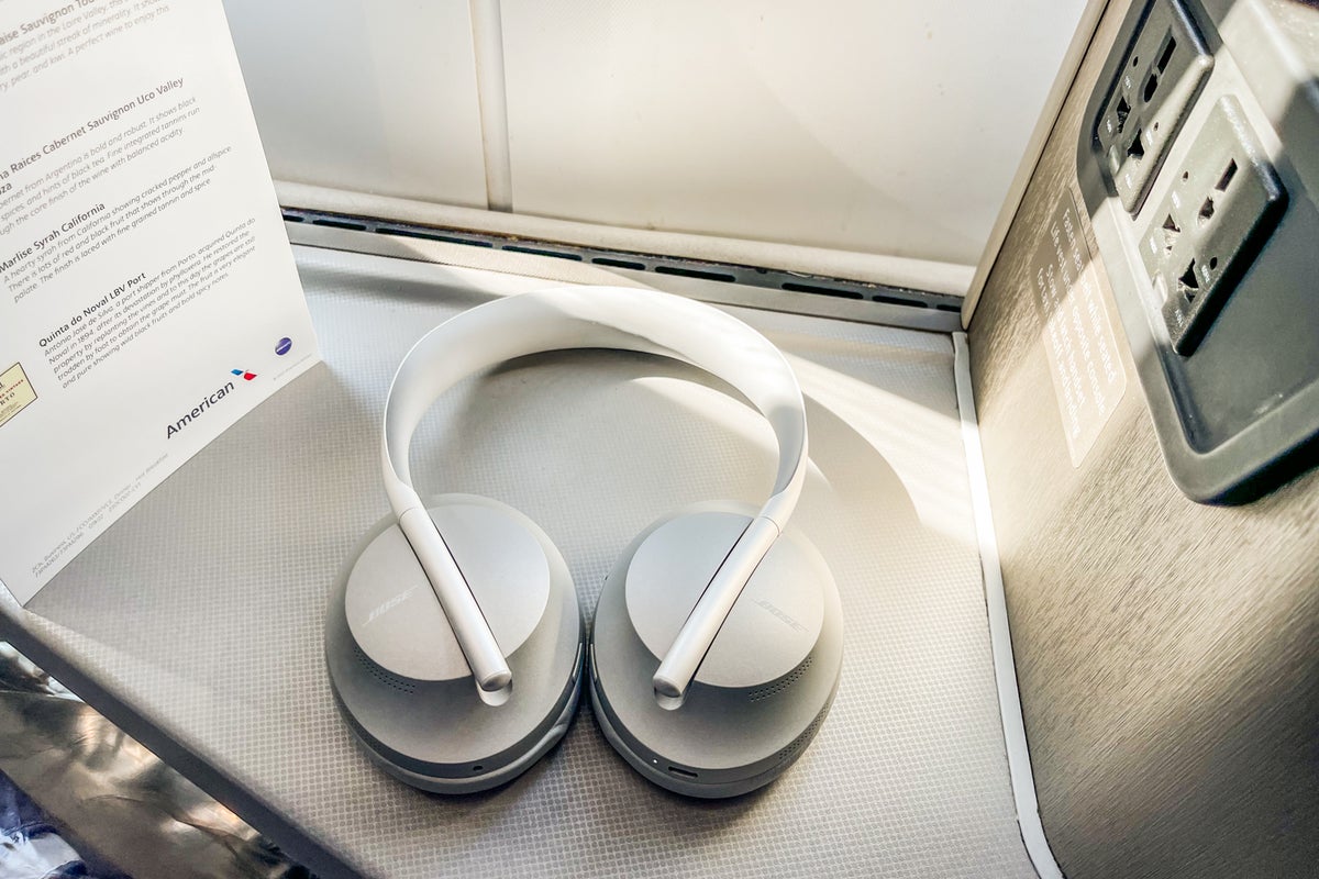 Bose Noise Cancelling Headphones 700 review: 1 of the best travel ...