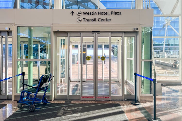 How to use the Denver Airport Train From airport to downtown in 37