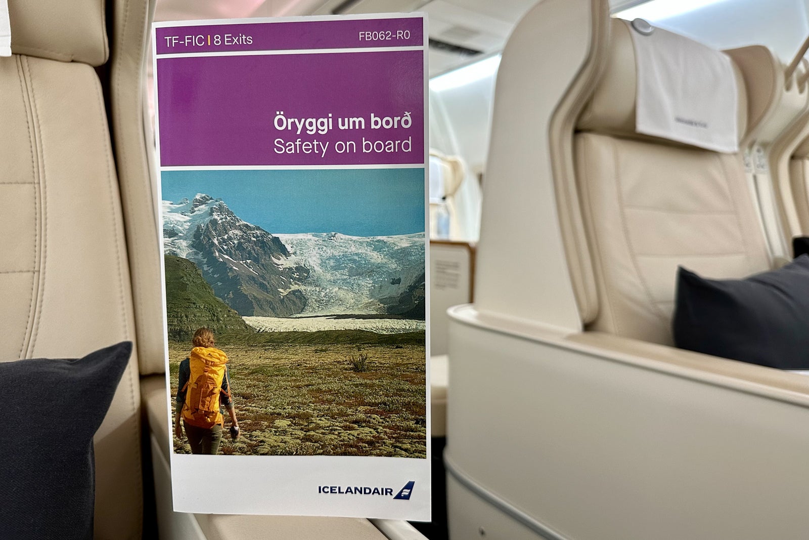 Icelandair brochure