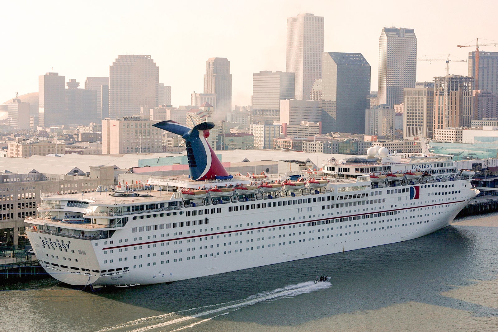 guy on cruise ship all alone