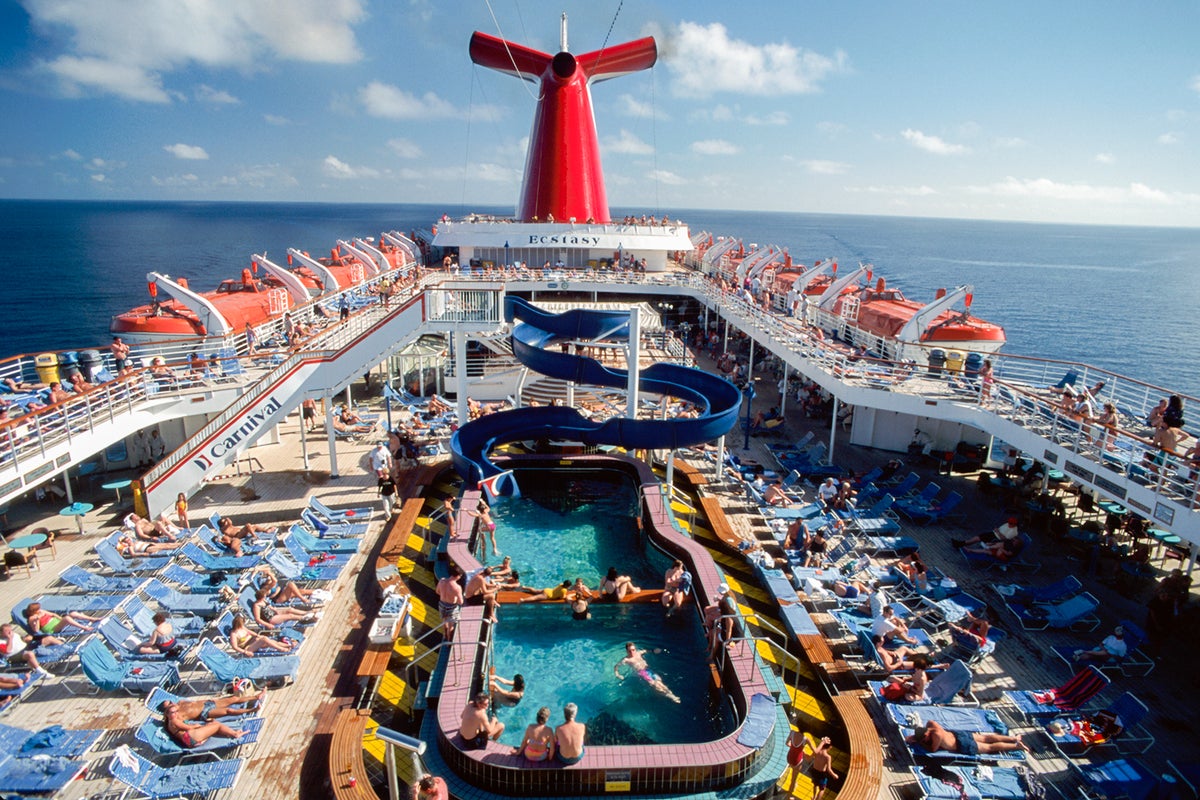 history of carnival cruise line