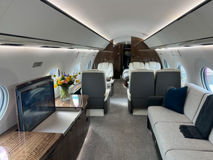 A look inside Gulfstream's awe-inspiring $75 million G700 private jet ...