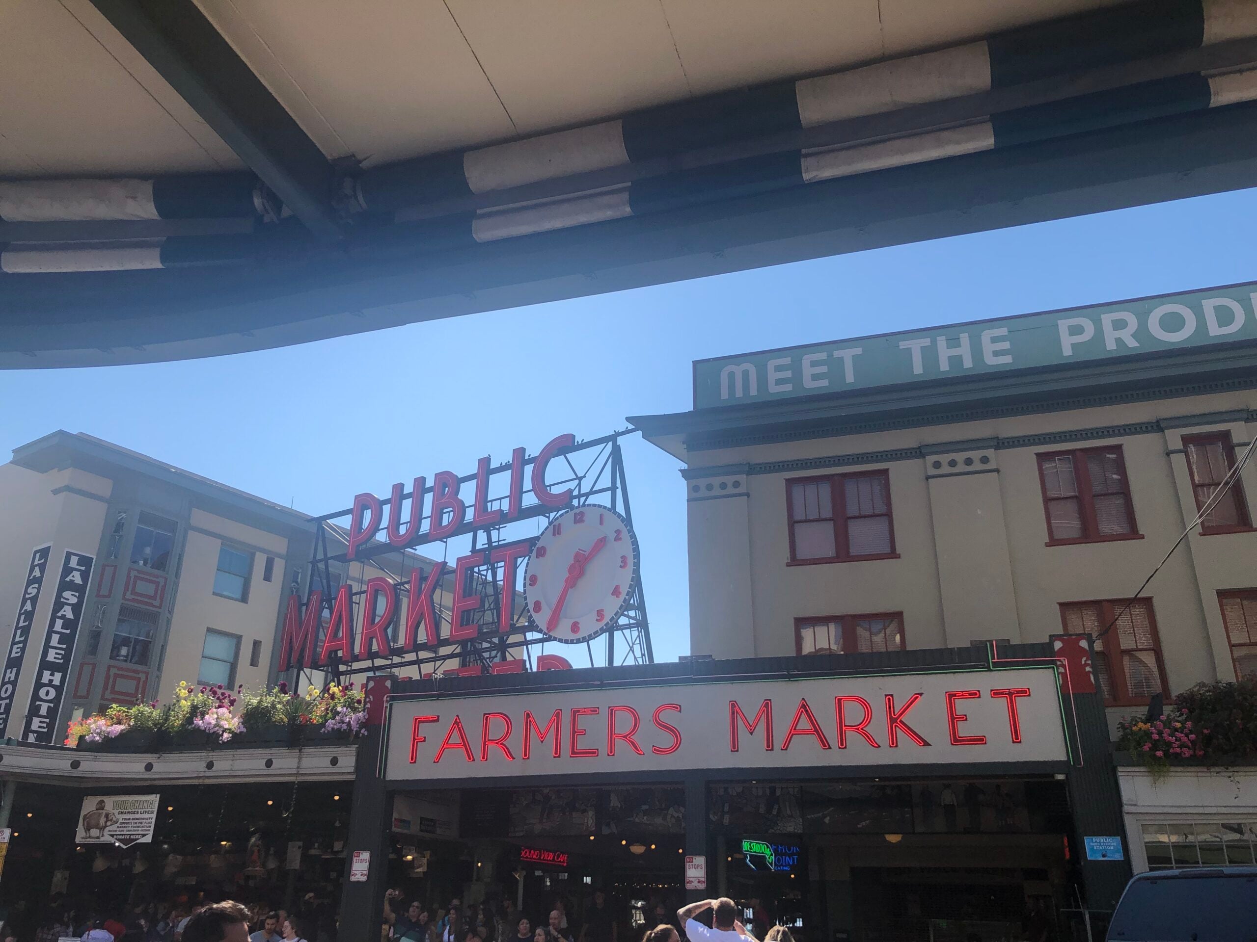 A photo of Pike Place's Farmer's Market sign.