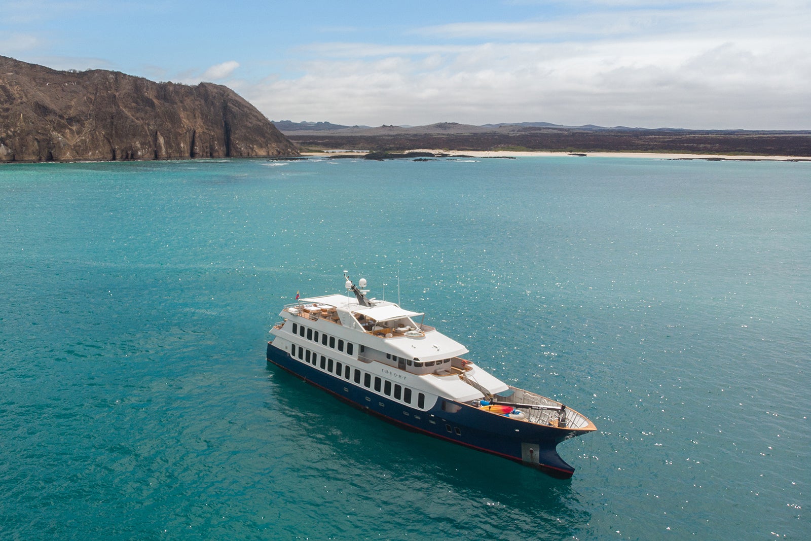 galapagos islands boat tour