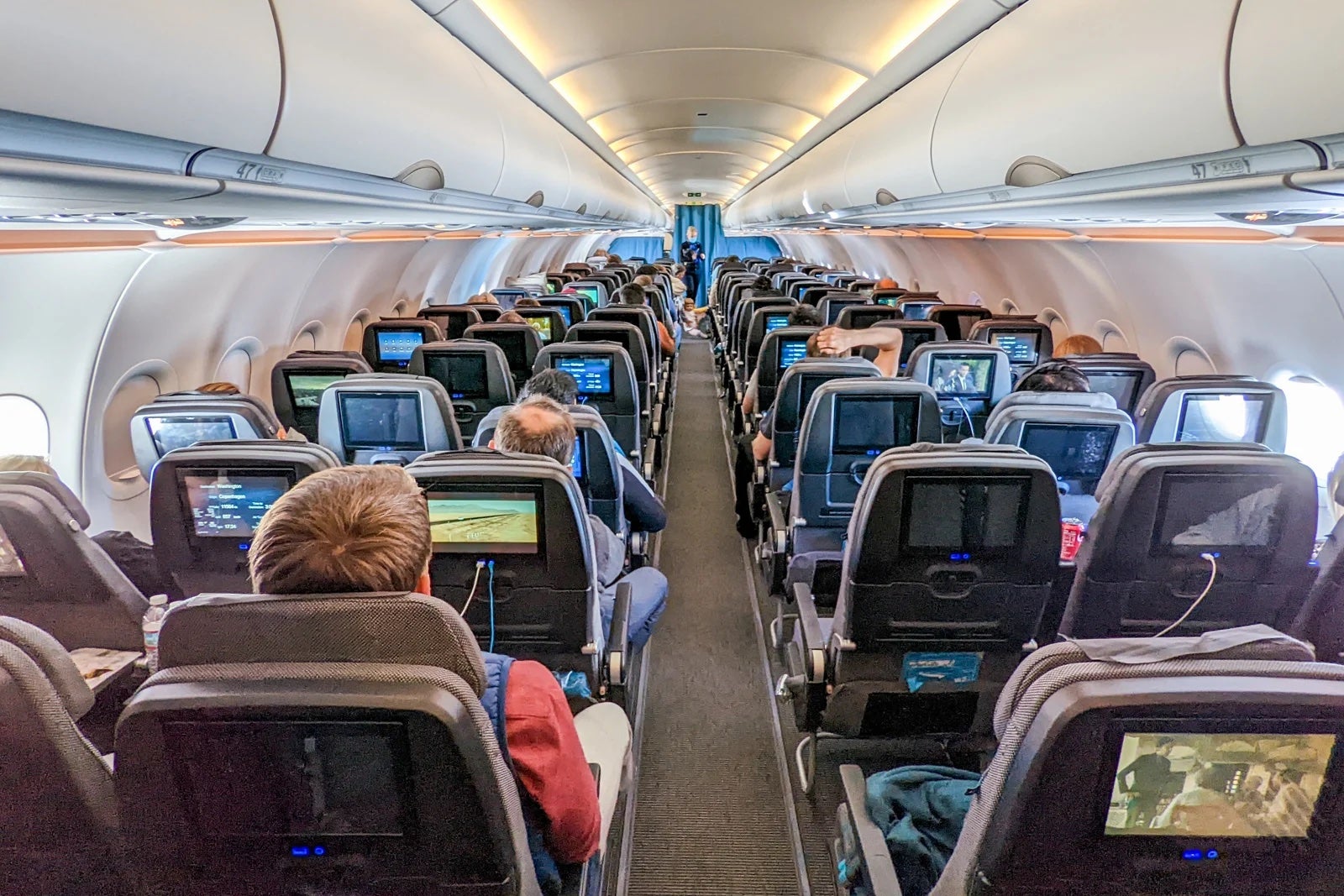 9 ways to not be an annoying airline passenger