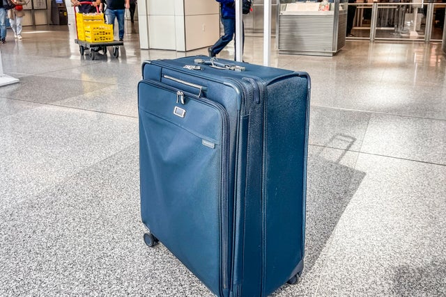 Review of the Briggs & Riley Extra Large Expandable Spinner suitcase ...