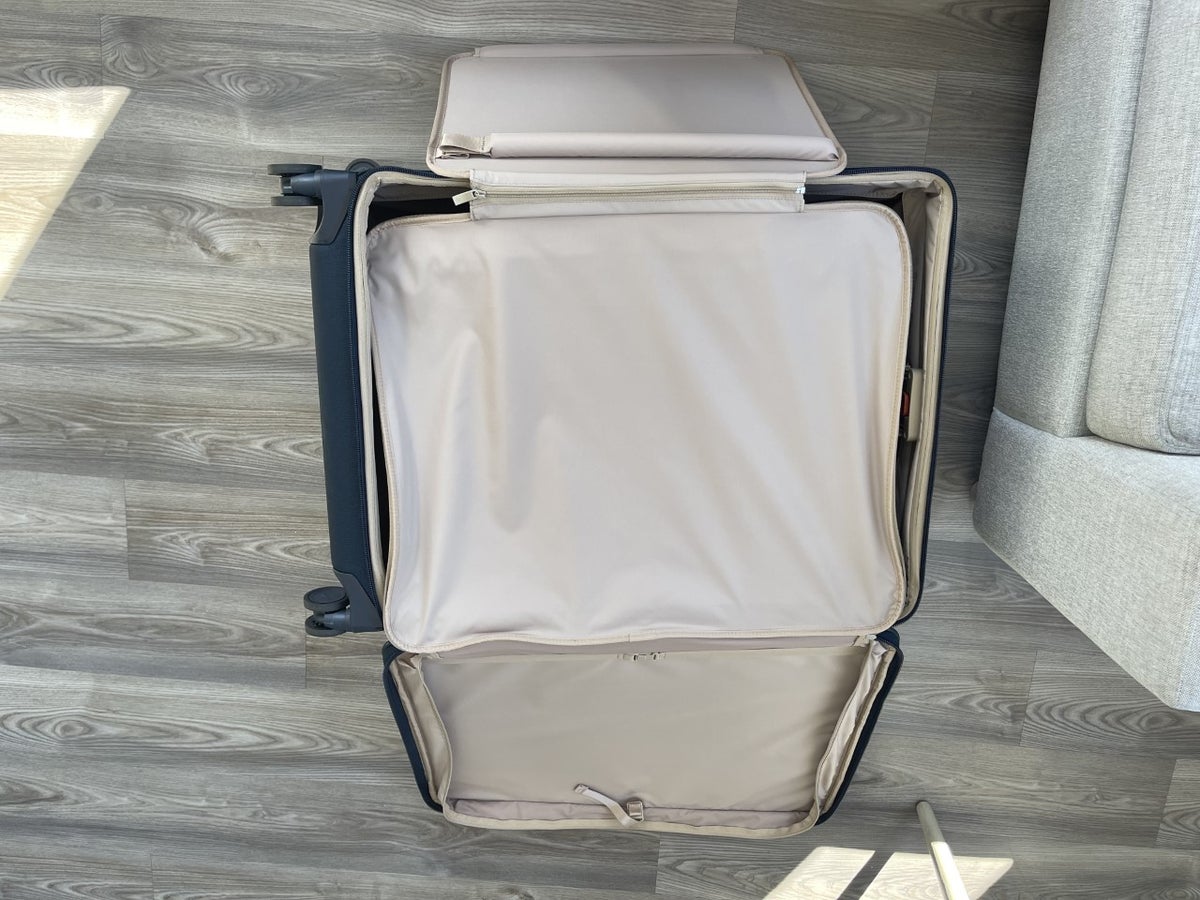 Review of the Briggs & Riley Extra Large Expandable Spinner suitcase