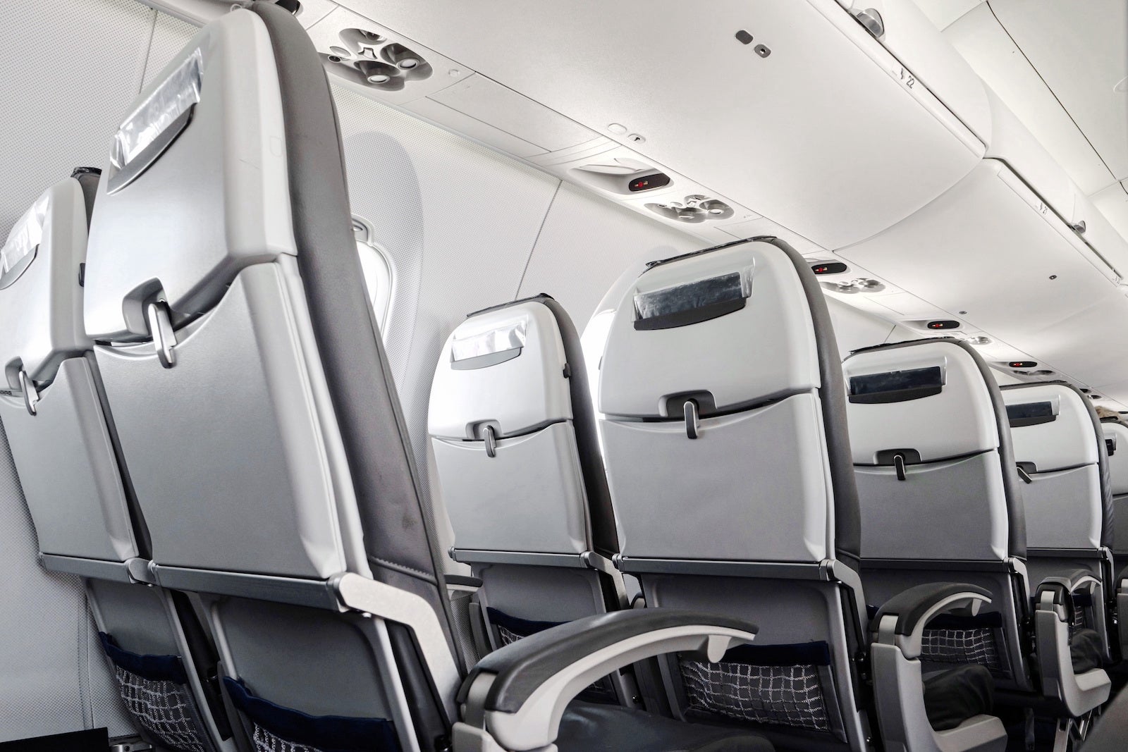 Airplane seat reclining etiquette: Is it OK to lean your seat back on a ...