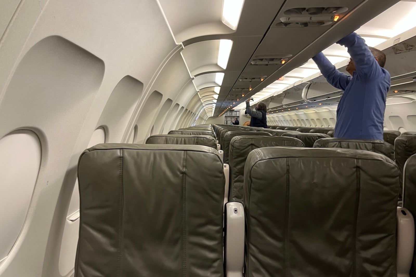 Here's why the FAA may not impose seat size rules, even as thousands of