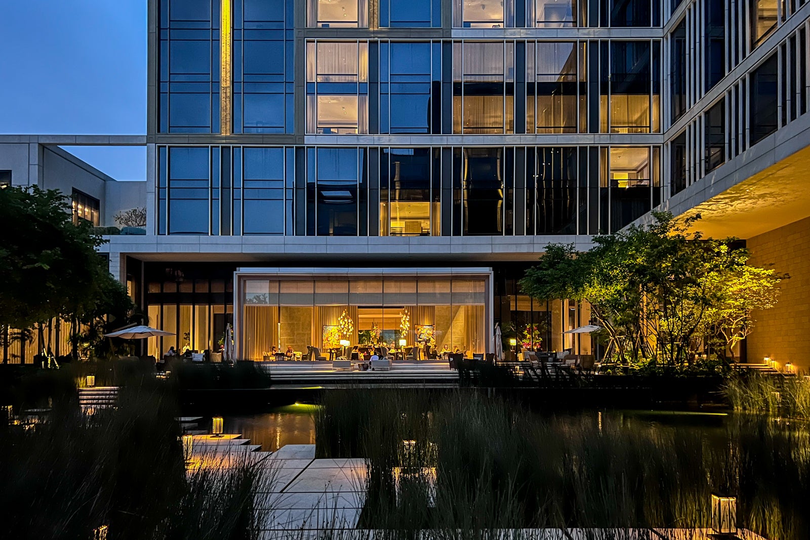 A luxury resort in the middle of a city: Four Seasons Hotel Bangkok