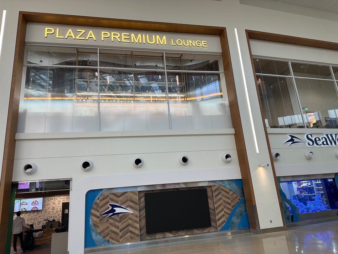 1st look inside Orlando's Plaza Premium Lounge, the brand's 2nd in the ...