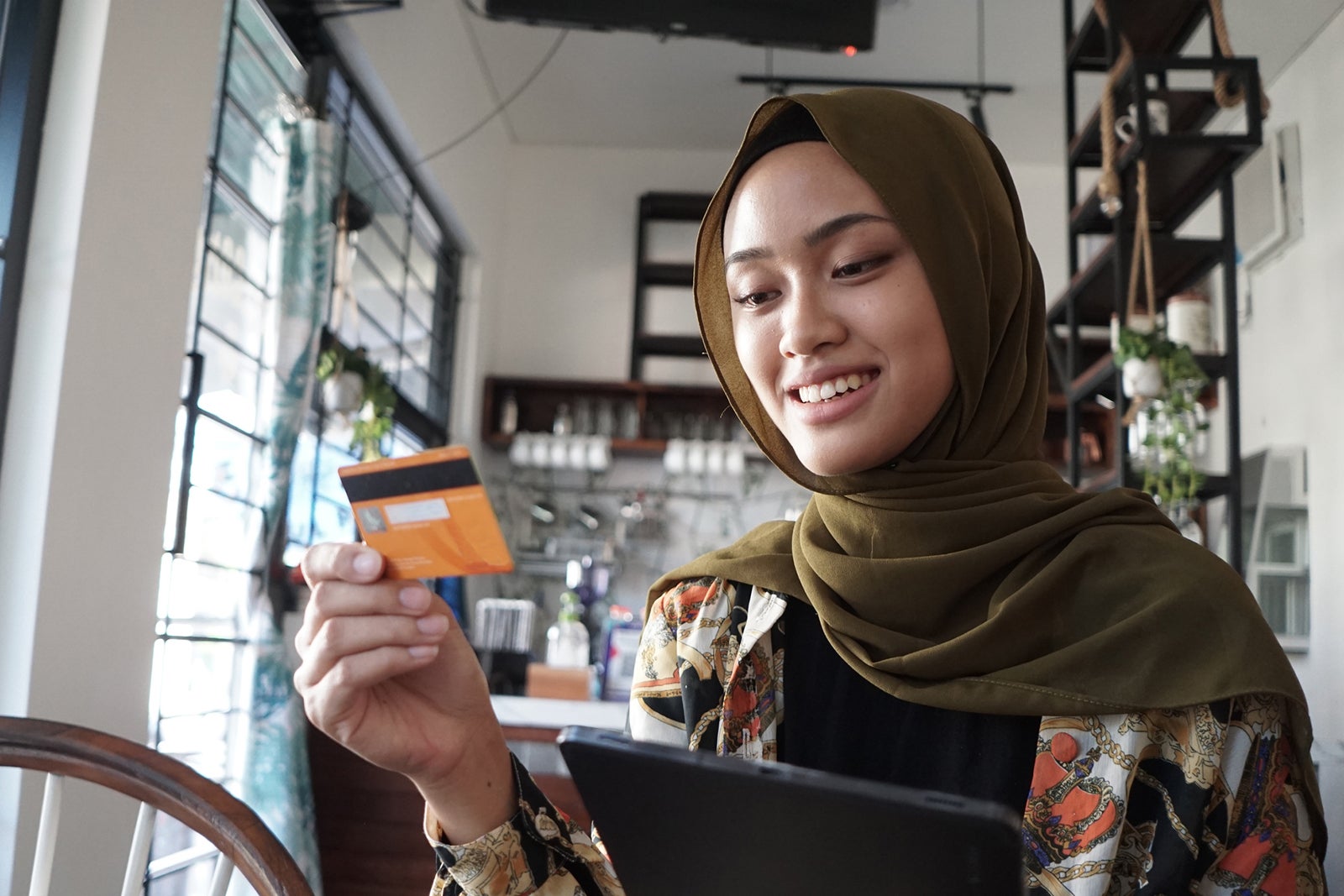Woman Credit Card Coffee Shop_Fajrul Islam