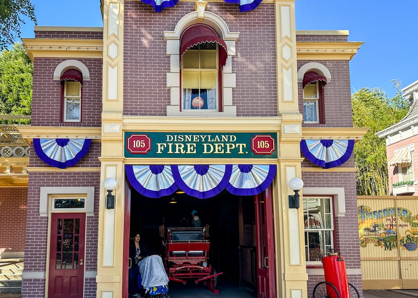 Things you can do at Disneyland that you can't do at Disney World The