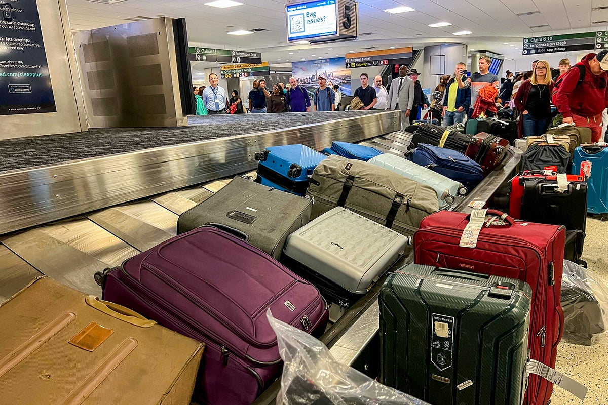 In a sea of checked bags, the $29 Apple AirTag is my holiday hero - The ...