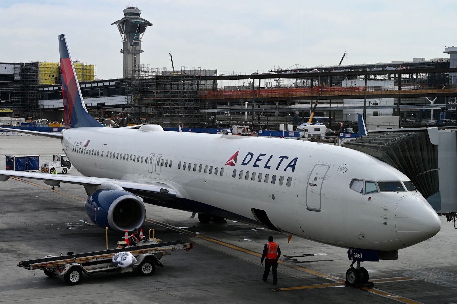 Delta Air Lines Boeing 737 at the gate in Los Angeles