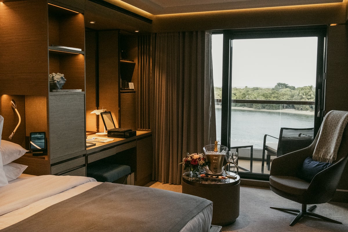 I love luxury hotels, and the RitzCarlton Yacht was made for people
