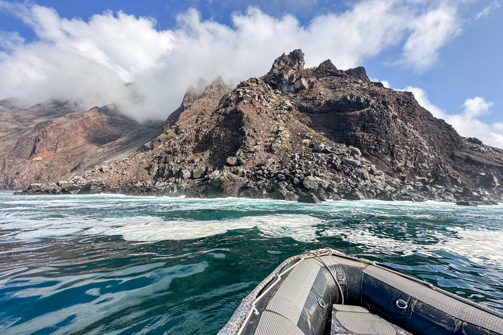 galapagos islands boat cruises