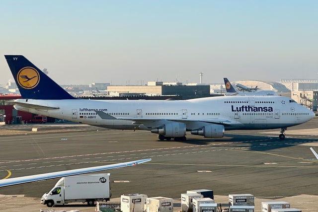 lufthansa-s-new-allegris-cabin-with-its-swanky-2-person-first-class