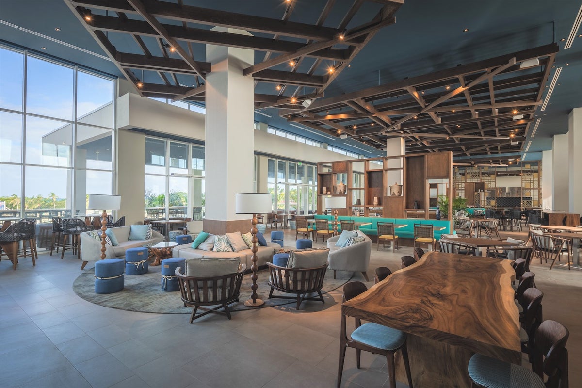 Things we love about aruba s new family friendly embassy suites resort