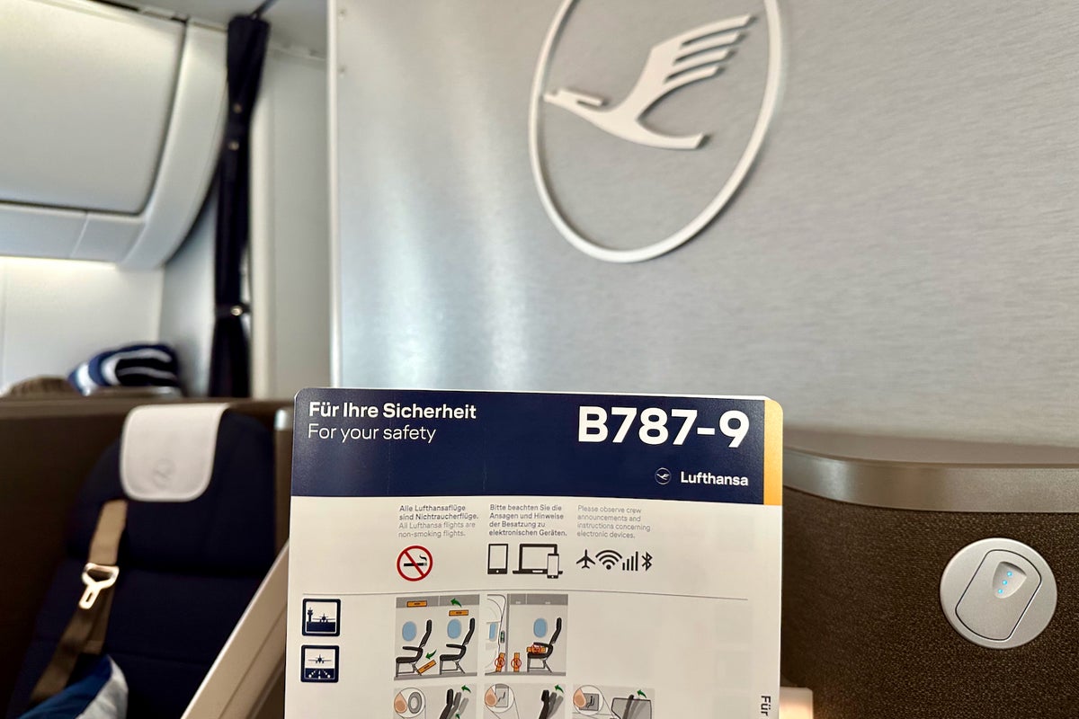 Reviewing Lufthansas Newest And Best Ever Business Class On The Boeing 787 Dreamliner The