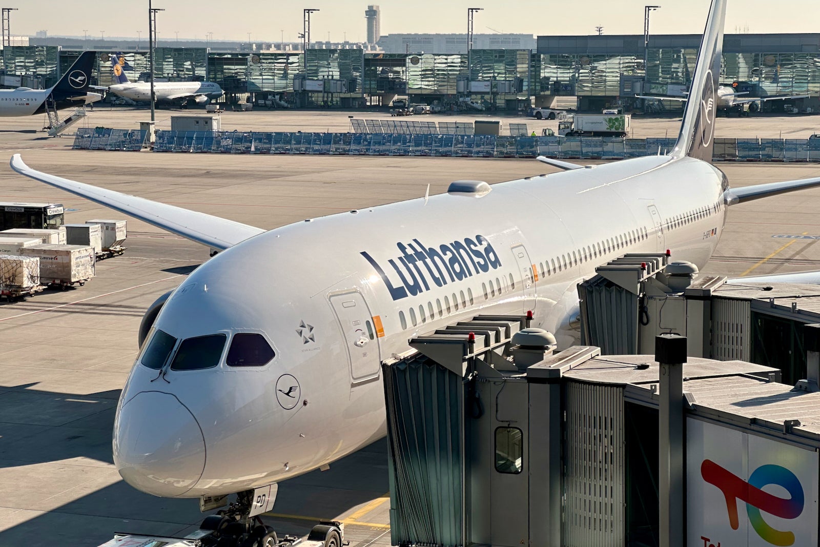 Reviewing Lufthansa’s newest and bestever business class on the Boeing