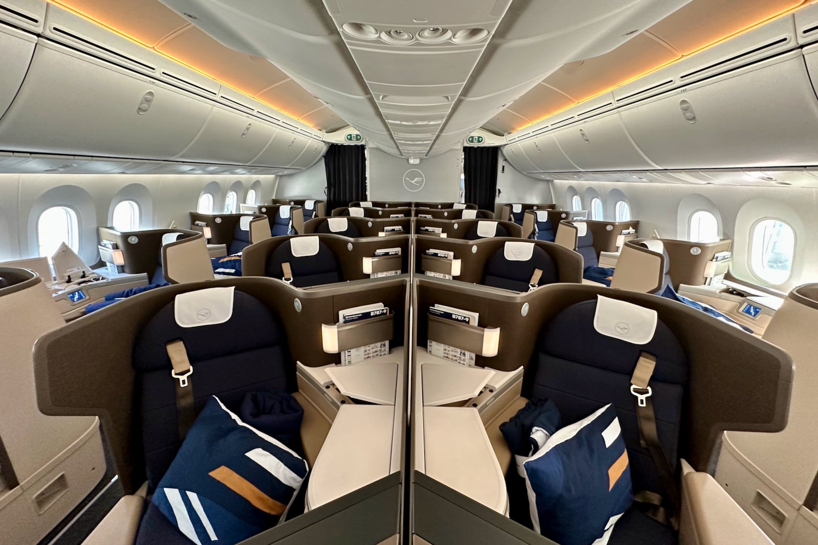Lufthansa Boeing 787 Dreamliner Business Class