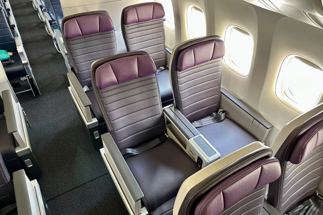 1st look: United’s Premium Plus, Economy cabins on the retrofitted ...