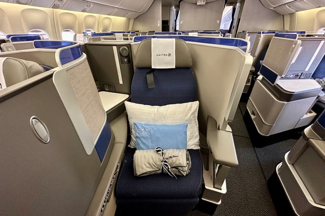 Flying United's retrofitted Boeing 767-400 with 'real' Polaris business ...