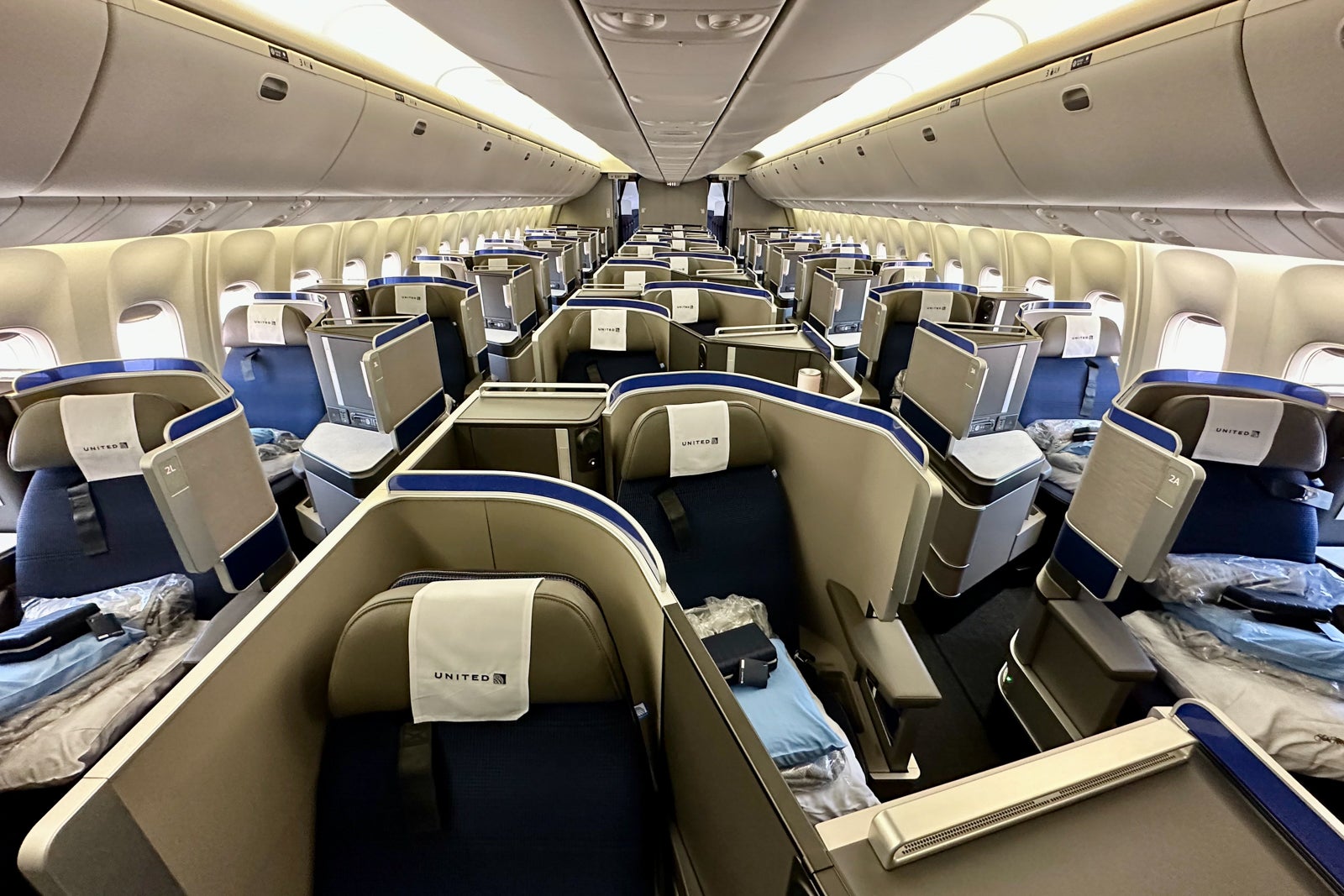 Flying United's retrofitted Boeing 767-400 with 'real' Polaris business ...