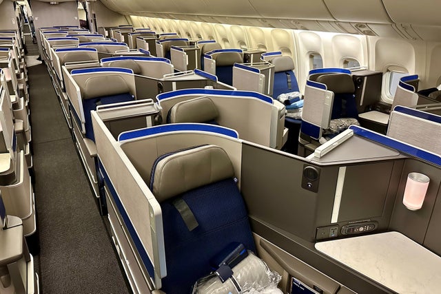 Flying United's Retrofitted Boeing 767-400 With 'real' Polaris Business 