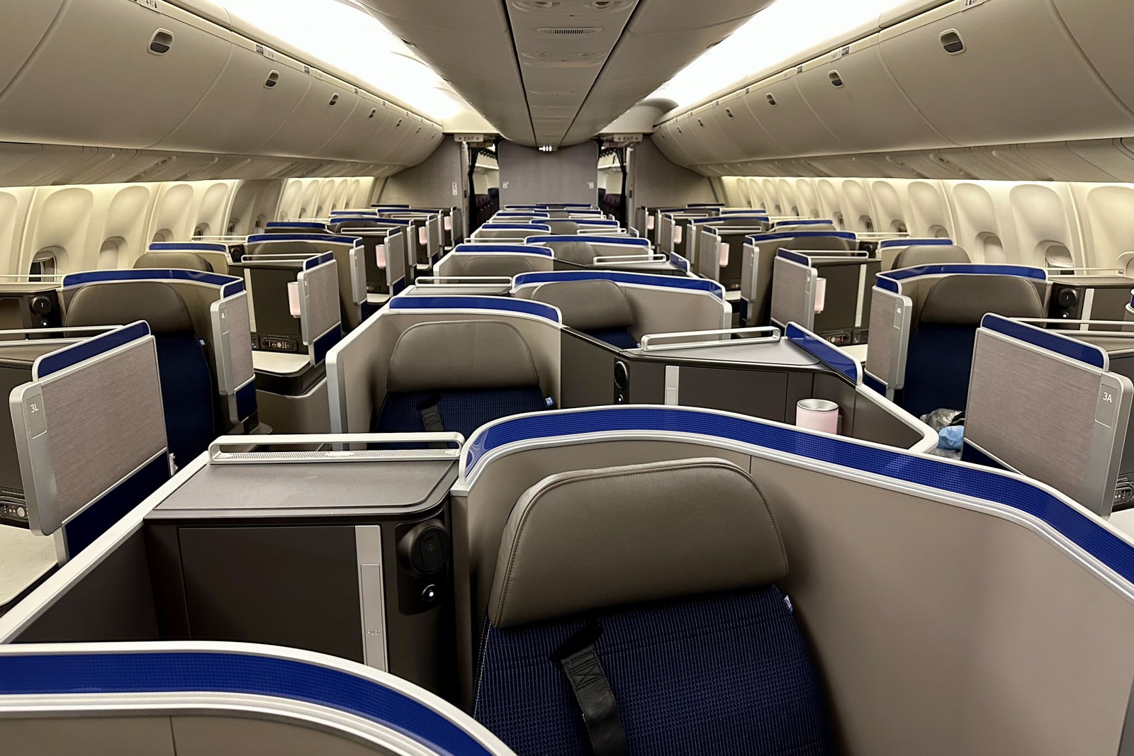 Flying United's Retrofitted Boeing 767-400 With 'real' Polaris Business 