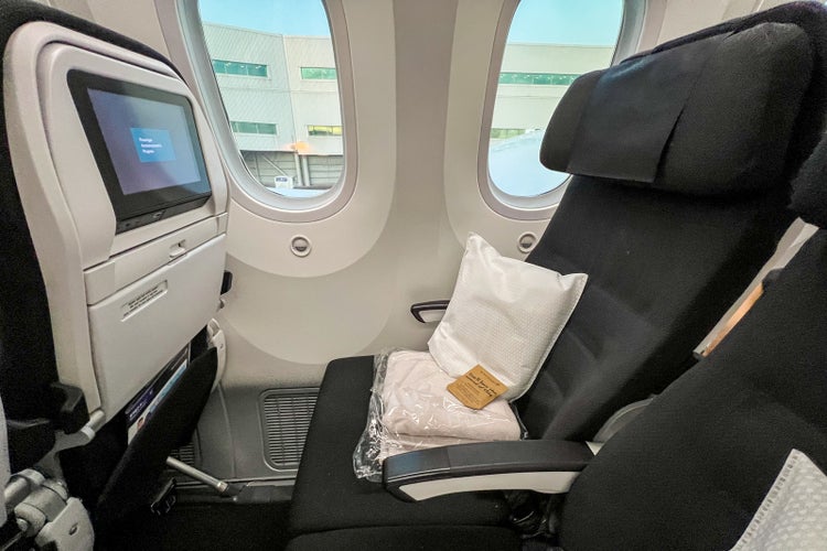 Here's whether Air New Zealand's Skycouch was worth it - The Points Guy