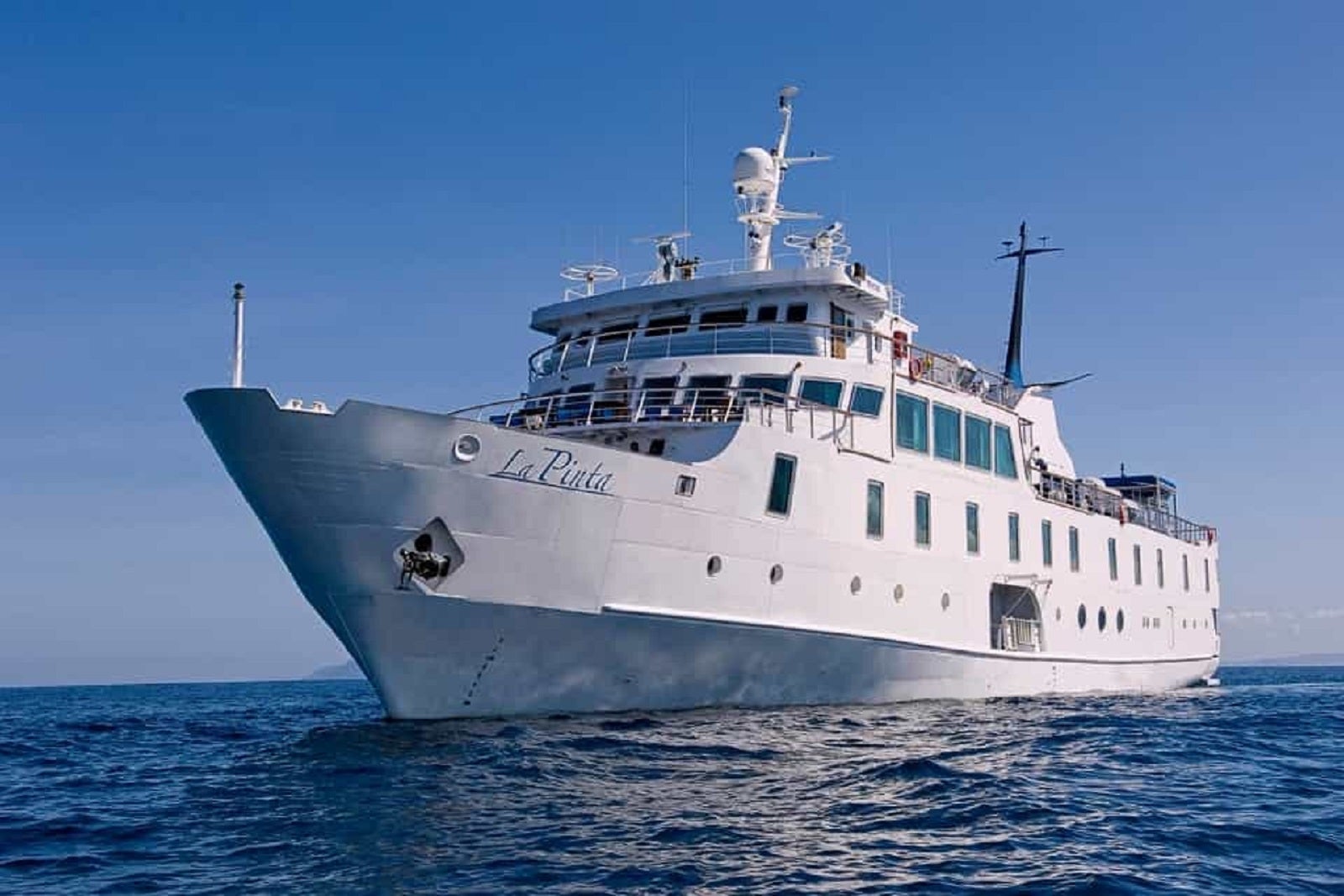 galapagos cruise boats